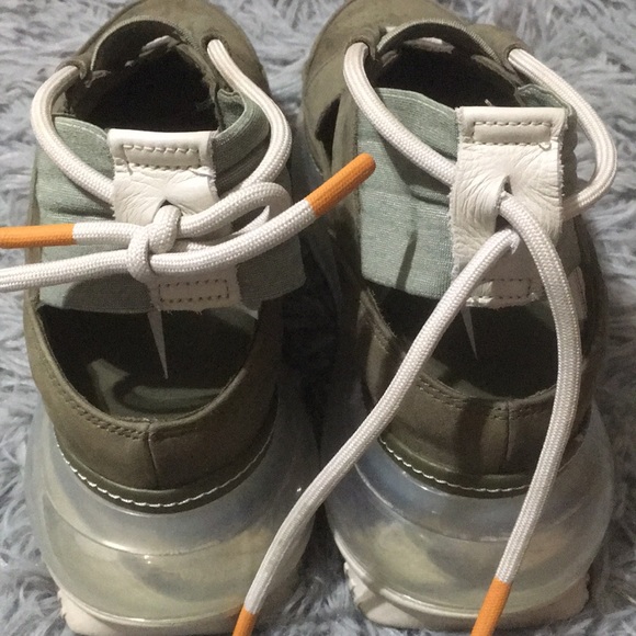 Sneaker - Picture 6 of 7